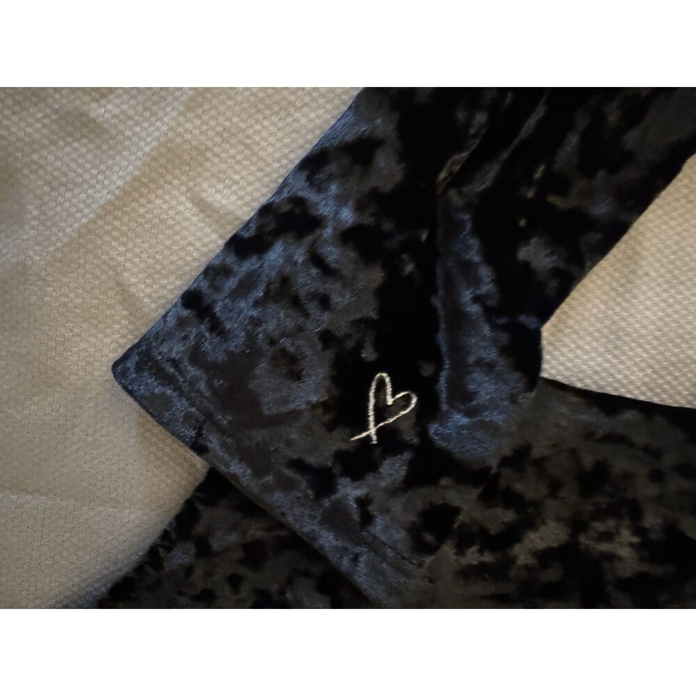 Victoria’s Secret Black Crushed Velvet Long Sleeve Deep V Bodysuit M/L NWT - Picture 2 of 6